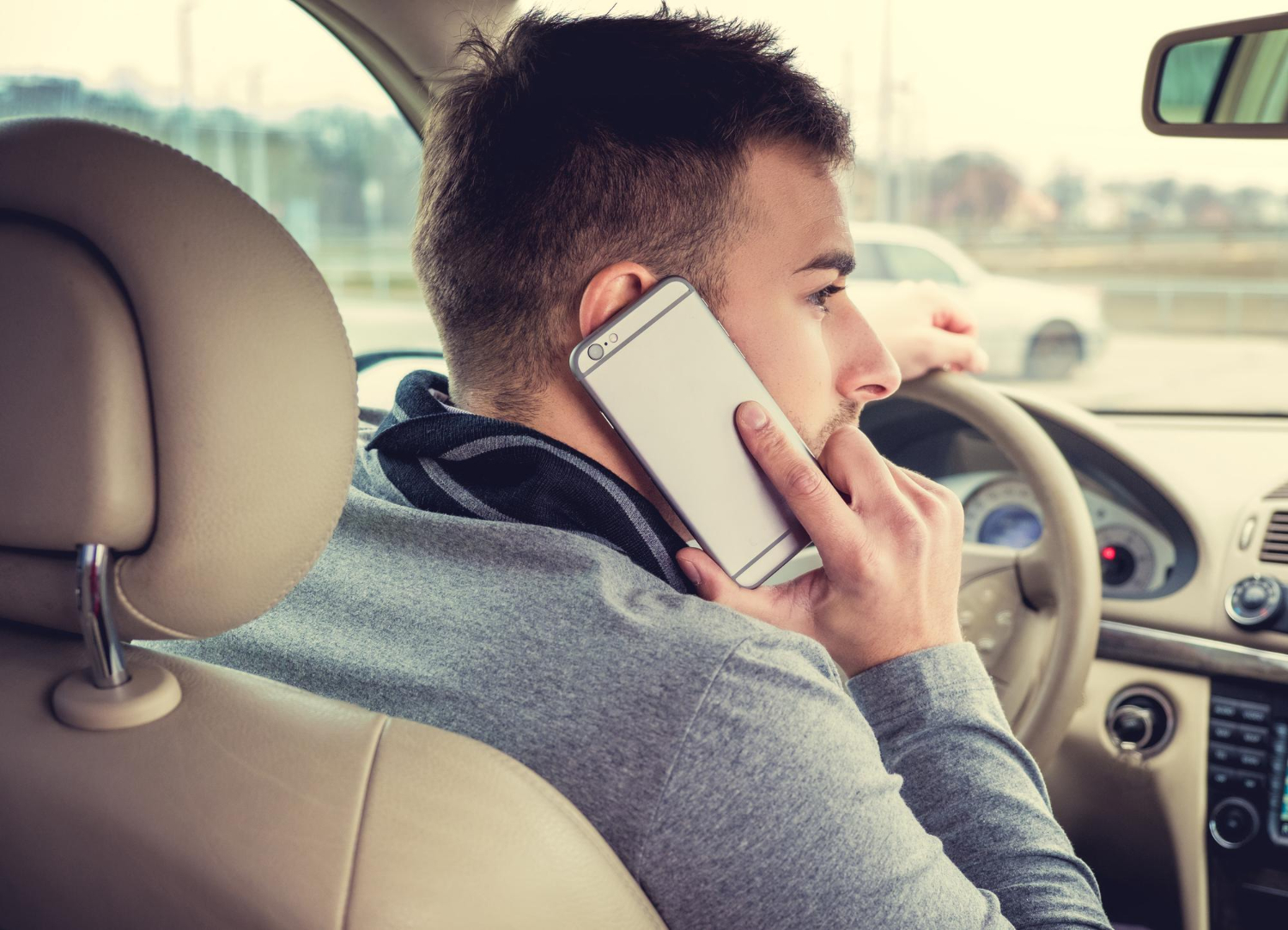 Prijedor rekorder po kaznama za korištenje mobilnog telefona u vožnji
