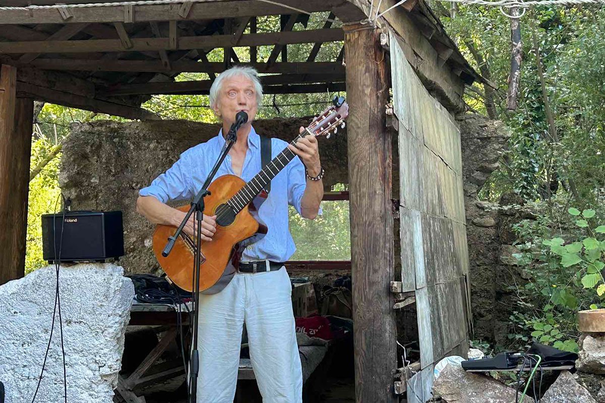 Konačno znamo ko je bila Ena iz pjesme Haustora (VIDEO) Konačno znamo ko je bila Ena iz pjesme Haustora (VIDEO)