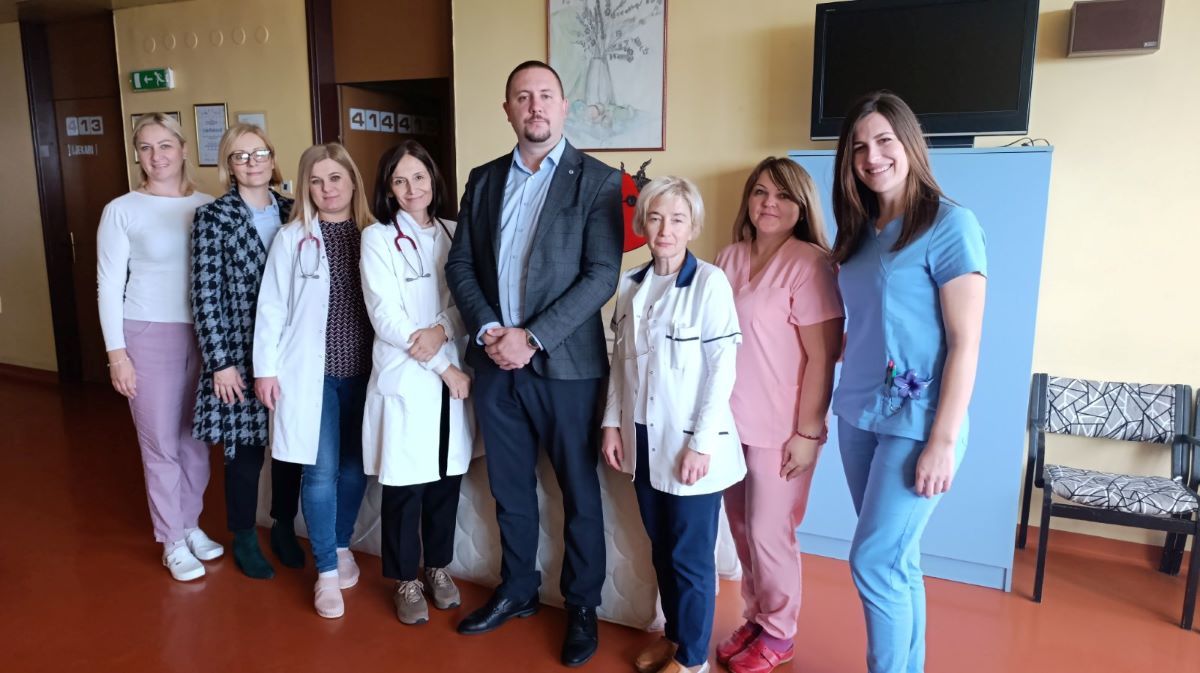 Grad Prijedor povodom “Nedjelje djeteta” donirao madrace Odjeljenju pedijatrije prijedorske Bolnice
