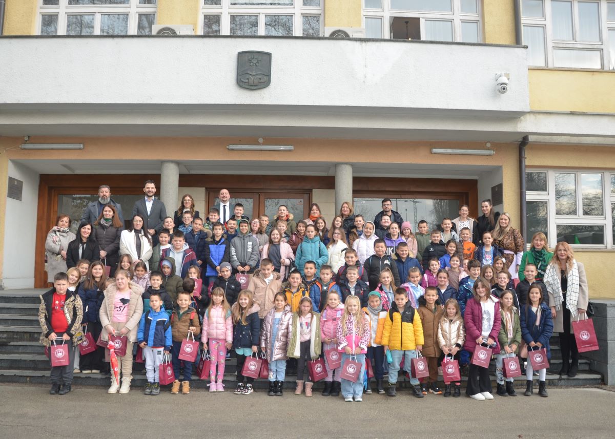 Učenici Osnovne škole “Jovan Cvijić” iz Brezičana posjetili Gradsku upravu