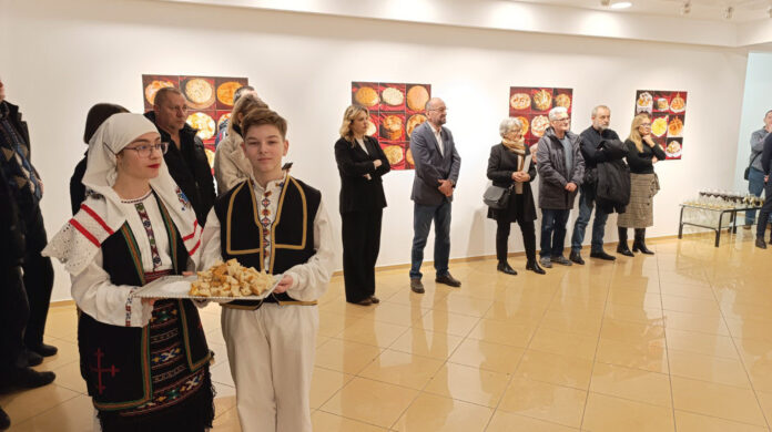 Otvorena izložba fotografija „Obredni hljeb – tačka spajanja“