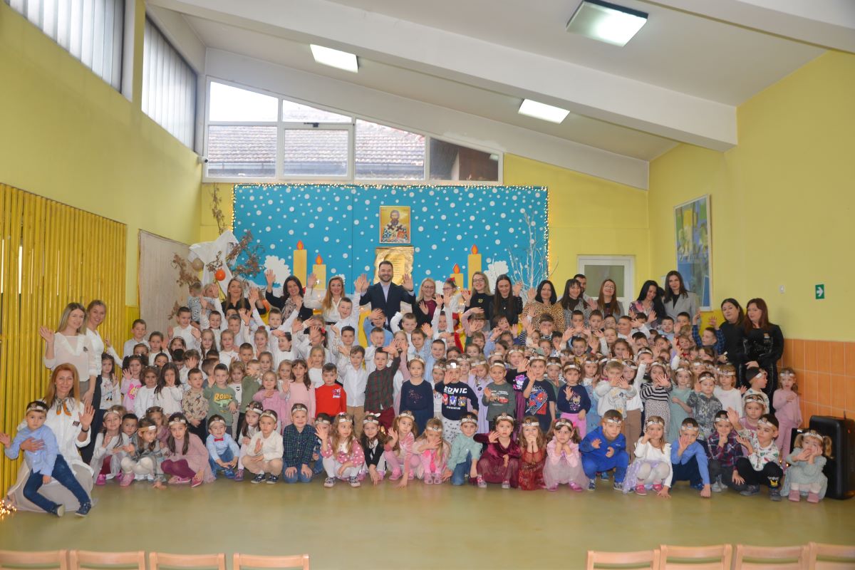 Savindan u znaku djece: Gradonačelnik Prijedora posjetio Dječiji vrtić “Radost” i OŠ “Desanka Maksimović”