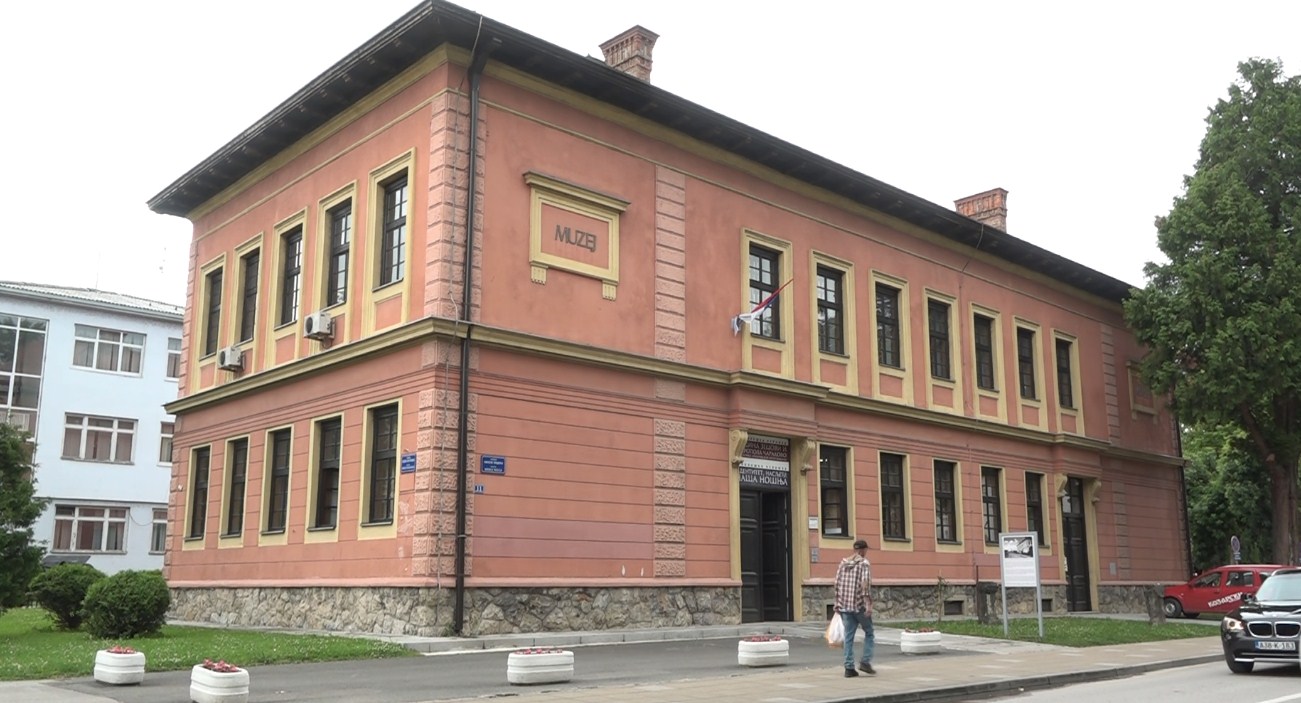 U Muzeju Kozare sinoć otvorena izložba ”Pogledi i osluškivanja”