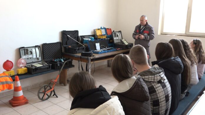  Dan otvorenih vrata za osnovce u prijedorskom „Vodovodu“ Dan otvorenih vrata za osnovce u prijedorskom „Vodovodu“