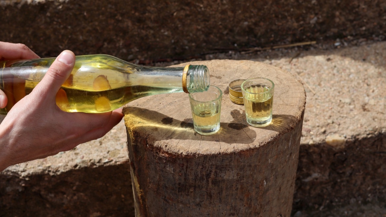 Domaća rakija na svadbama u Republici Srpskoj uz poseban uslov Domaća rakija na svadbama u Republici Srpskoj uz poseban uslov