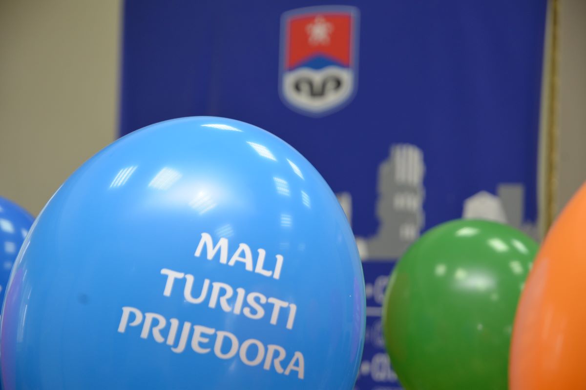 “Mali turisti” u posjeti Gradskoj upravi – kroz igru uče o svom gradu