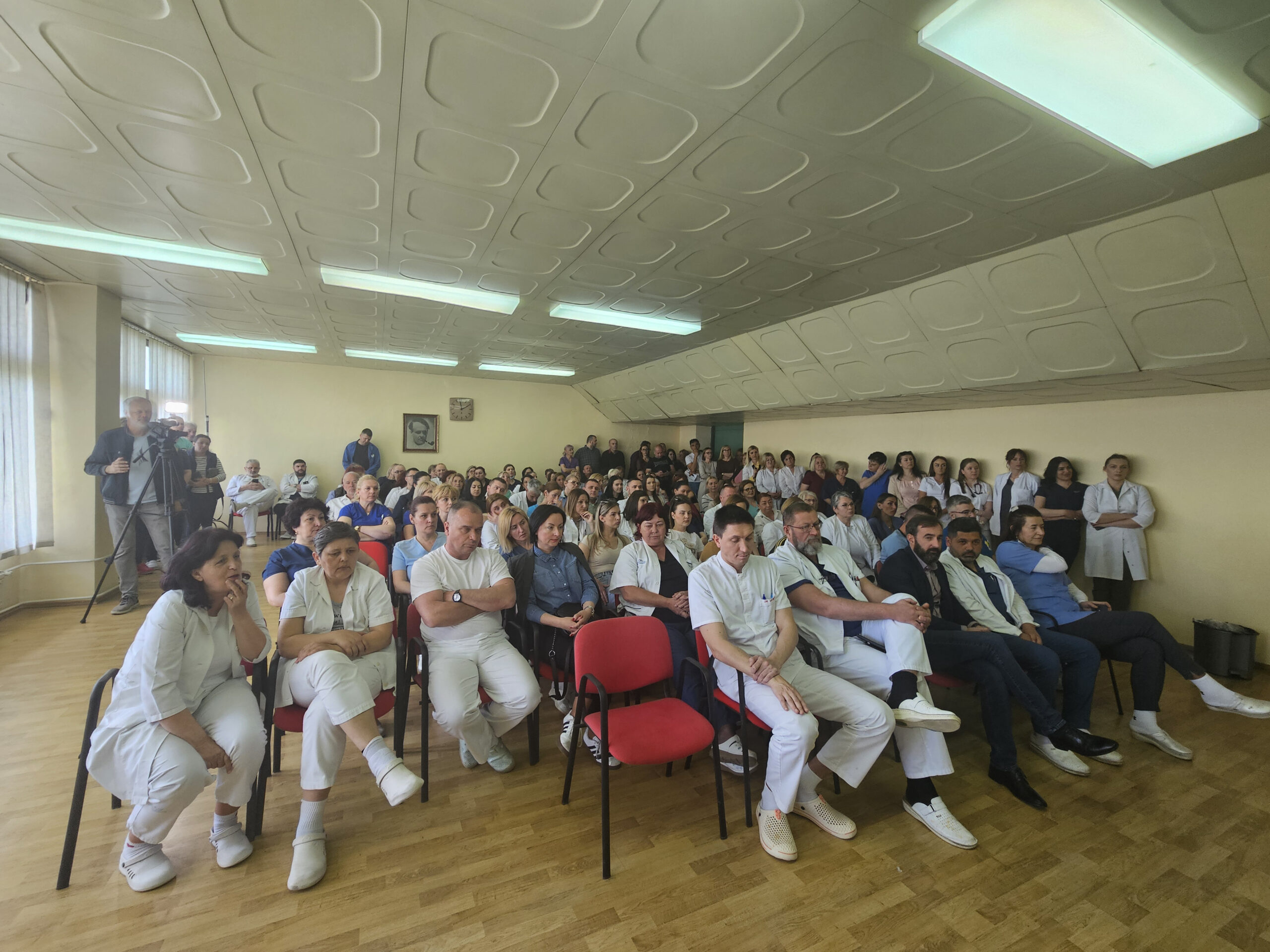 Bolnica “Dr Mladen Stojanović”: Dva od tri sindikata izrazila nezadovoljstvo platama