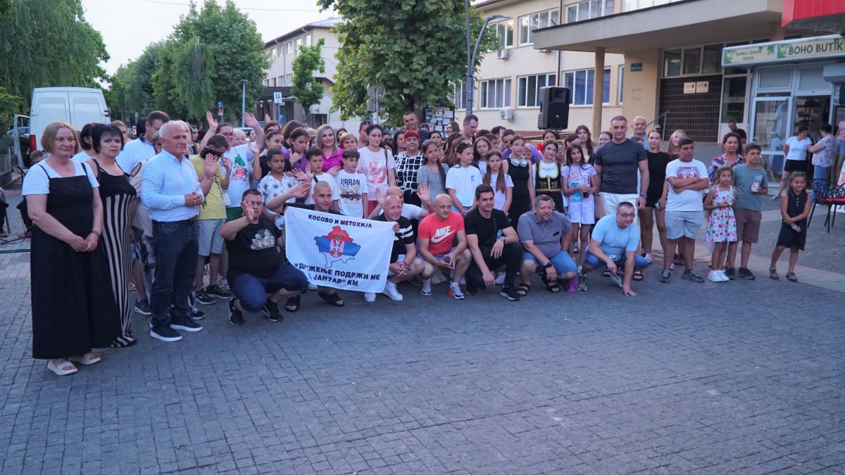 Humanitarni vidovdanski bazar i koncert spojili Prijedor i Kosovo i Metohiju