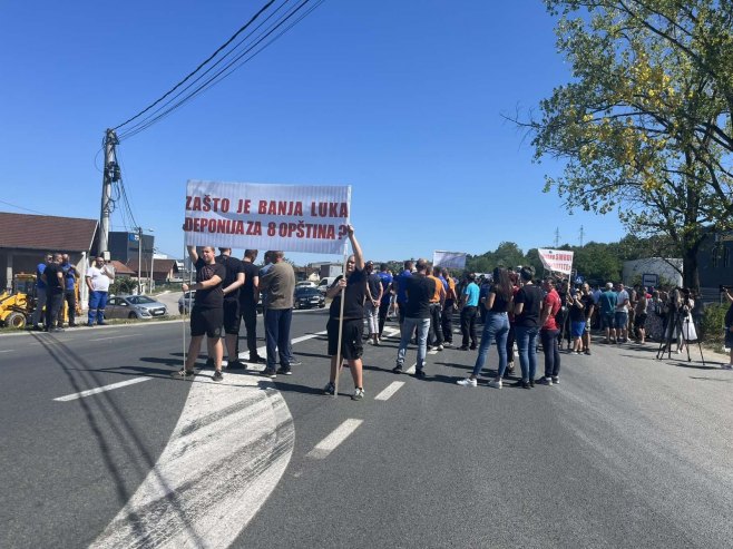 Magistralni put Banjaluka – Prijedor blokiran zbog deponije