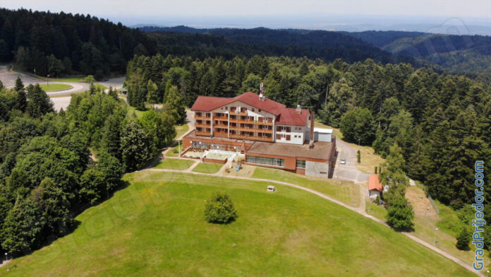 Ko želi da kupi hotel “Monument”?