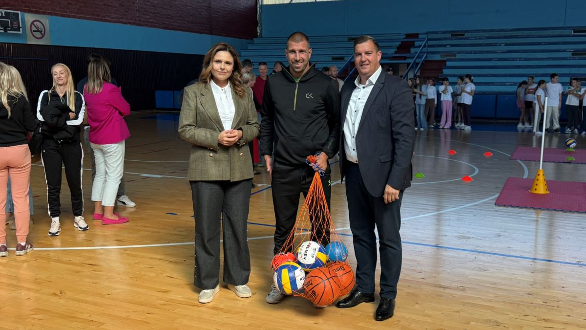 Podijeljena oprema za nastavu fizičkog u školama Prijedorske regije