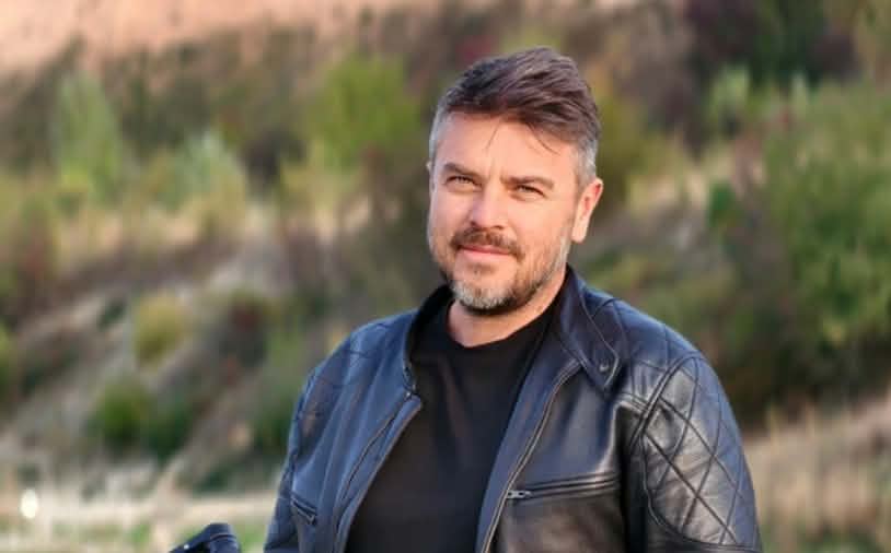 Boris Režak obradovao publiku novom pjesmom “Priznajem” VIDEO