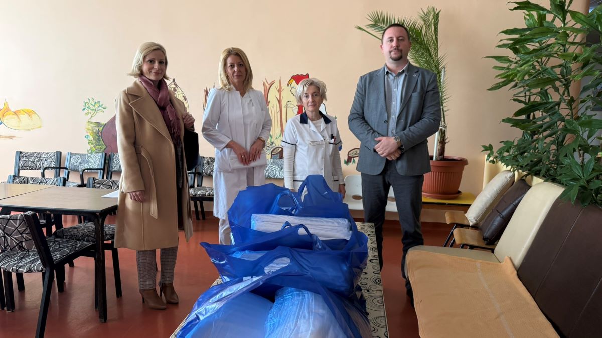 Grad donirao posteljinu i pelene Odjeljenju pedijatrije i bebi boksu prijedorske bolnice
